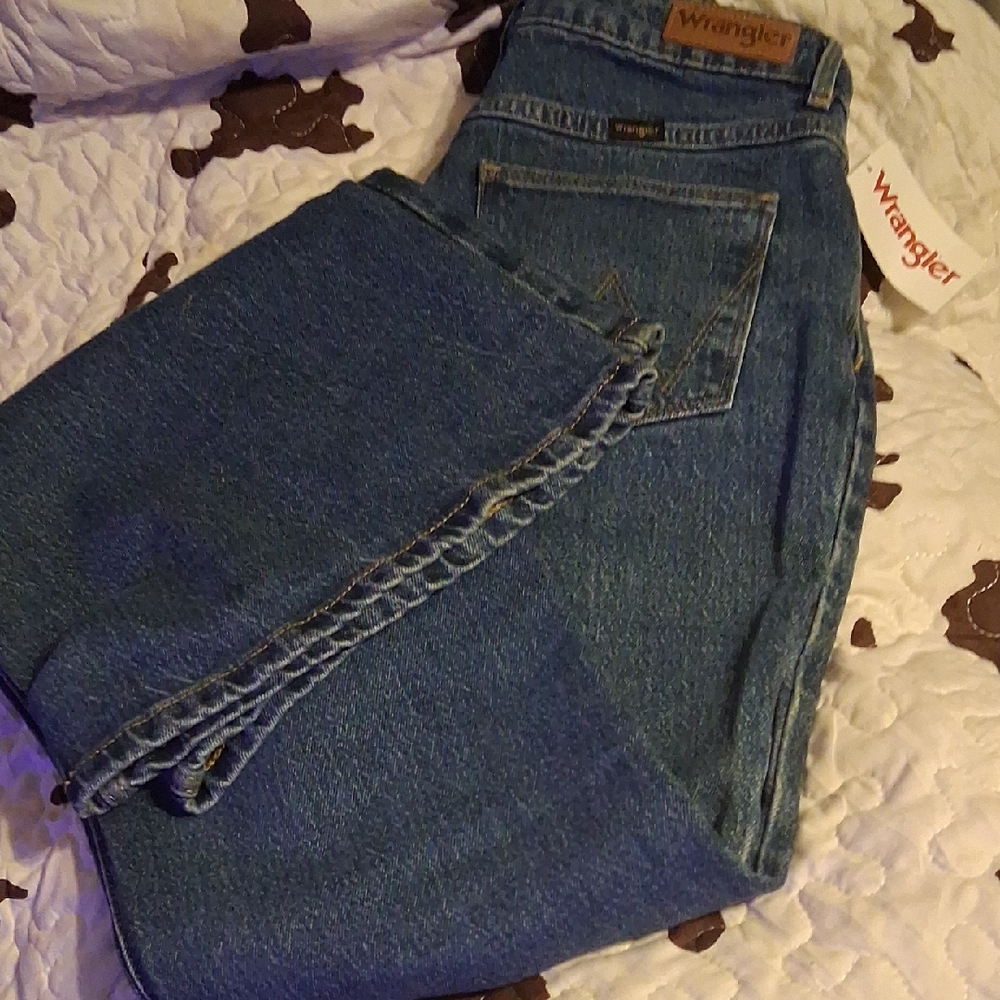 *NWT Never Worn Wrangler Women's Classic Blue Straight Leg Jeans